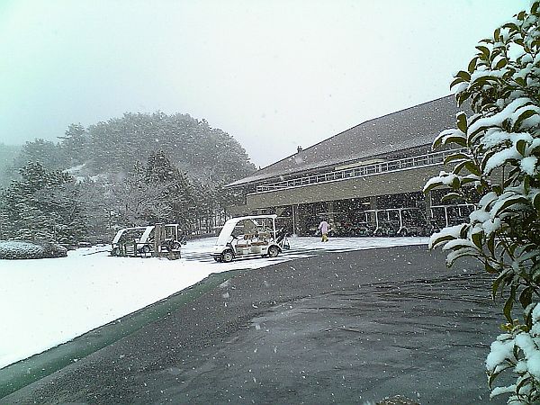 名岐国際雪でクローズ