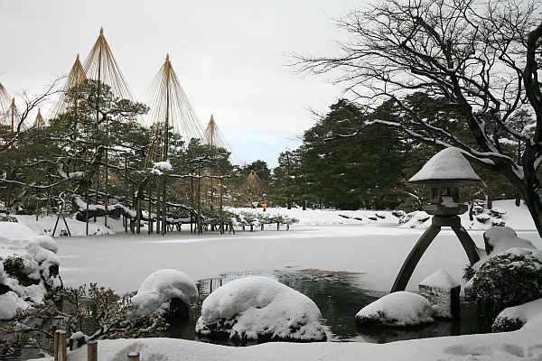 ことじ灯篭と唐崎の松